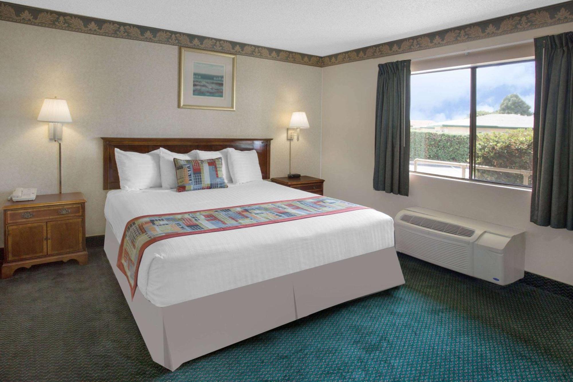 Travelodge By Wyndham Costa Mesa Newport Beach Hacienda Экстерьер фото