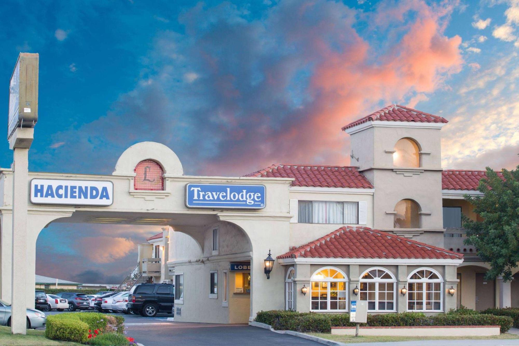 Travelodge By Wyndham Costa Mesa Newport Beach Hacienda Экстерьер фото