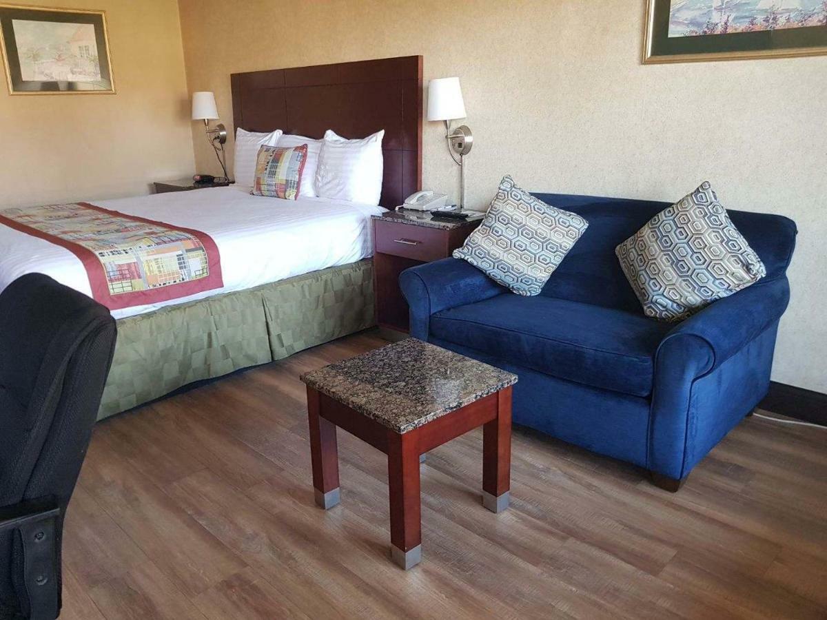 Travelodge By Wyndham Costa Mesa Newport Beach Hacienda Экстерьер фото